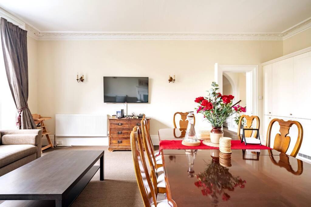 Perfect For Large Family & Friends, Free Parking, Games Villa Reading Dış mekan fotoğraf